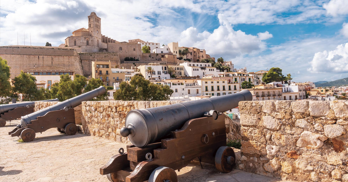 visita a dalt vila destino mice