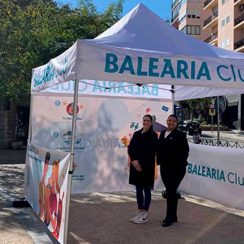 Baleària promotes its new loyalty club with a stand in Paseo Vara de Rey