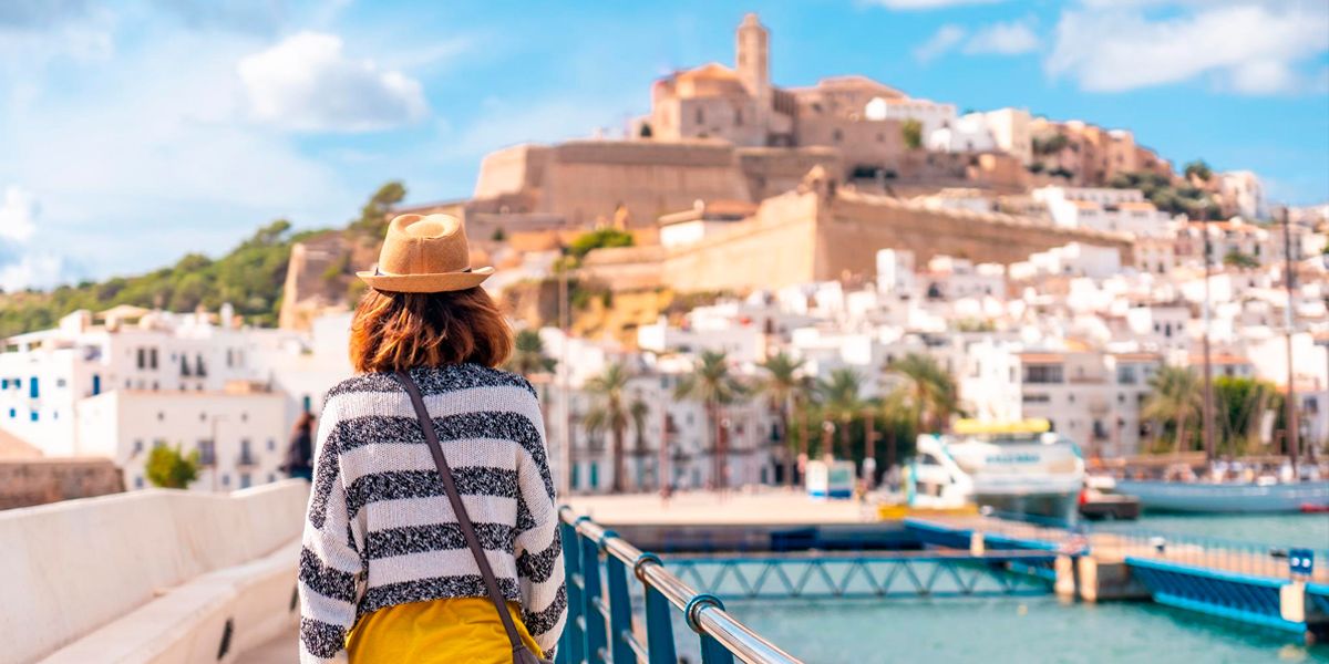 Why is it a good idea to visit Ibiza in winter?