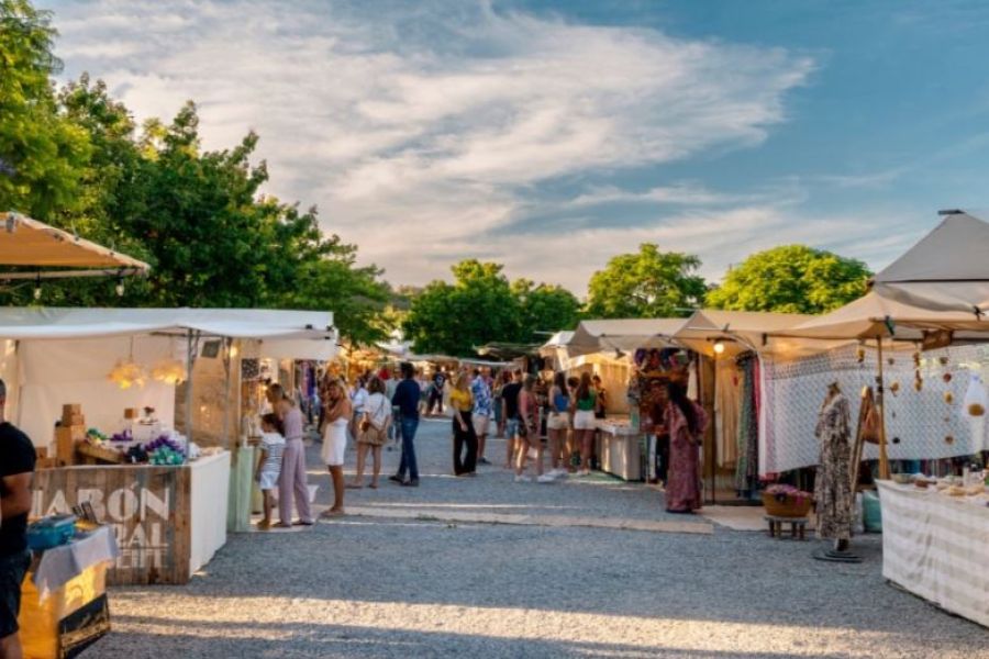 Las Dalias Market